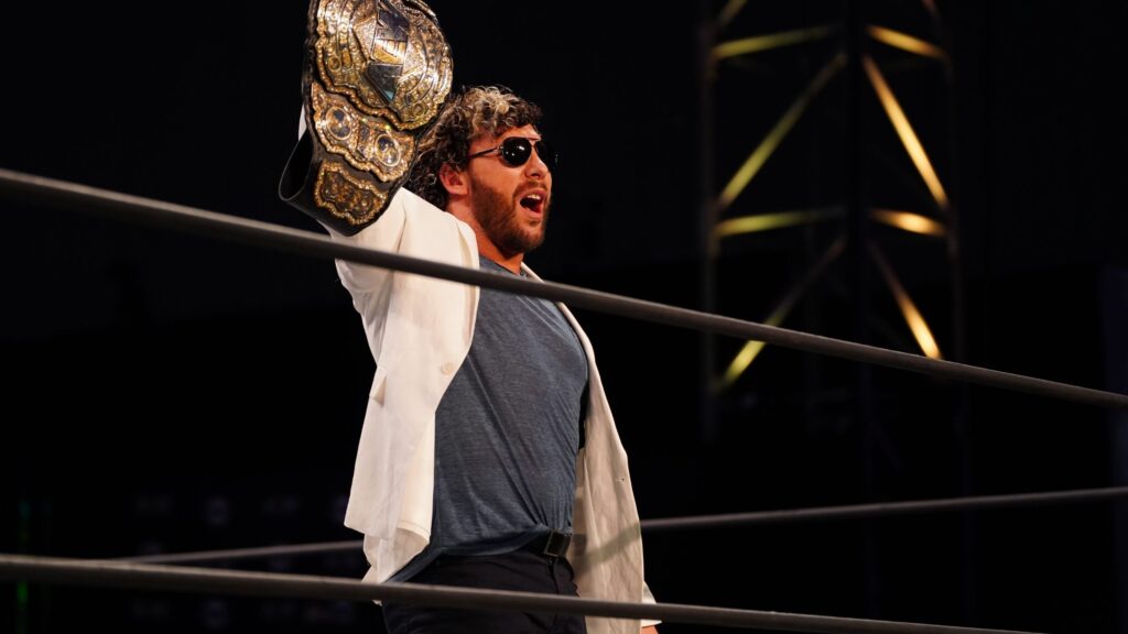 ¿Polémica decisión? PWI elige a Kenny Omega por sobre Roman Reigns como el mejor luchador del 2021 en su top 500