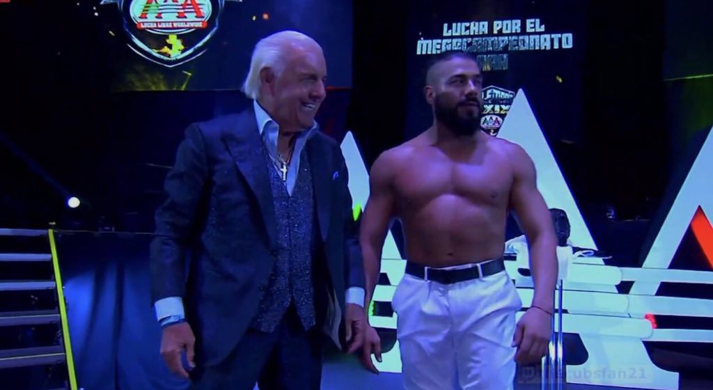 Ric Flair realiza una aparición sorpresa en  AAA Triplemania XXIX
