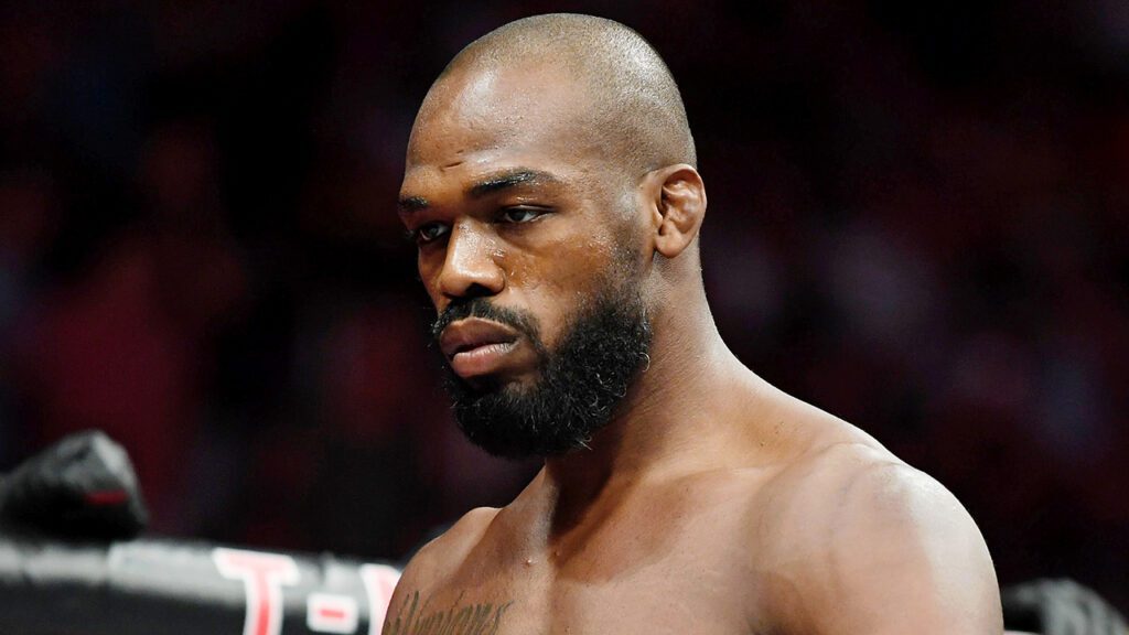 Jon Jones insulta a periodista que cubrió su arresto