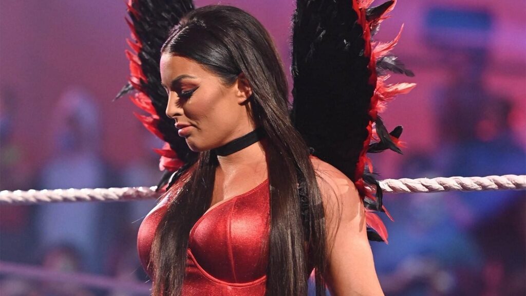 WWE despidió a Mandy Rose producto de su página erótica