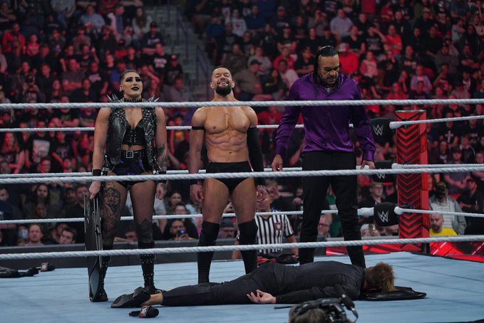 Edge es desterrado de The Judgment Day con Finn Bálor como nuevo líder