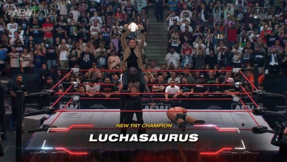 Luchasaurus derrota a Wardlow para convertirse en el Nuevo Campeón TNT