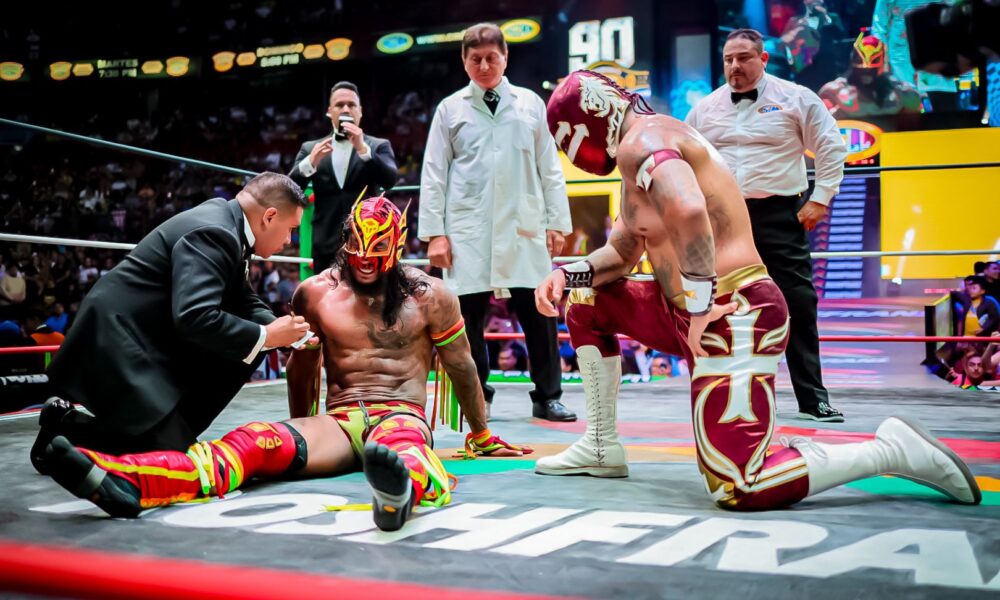 Dragón Rojo Jr. pierde la máscara durante el 90 Aniversario del CMLL