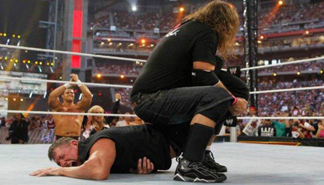 Bret “The Hitman” Hart afirma que siempre vió a Vince McMahon como un depredador sexual