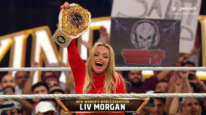 Liv Morgan se convierte en la nueva Campeona Mundial Femenina tras vencer a Becky Lynch
